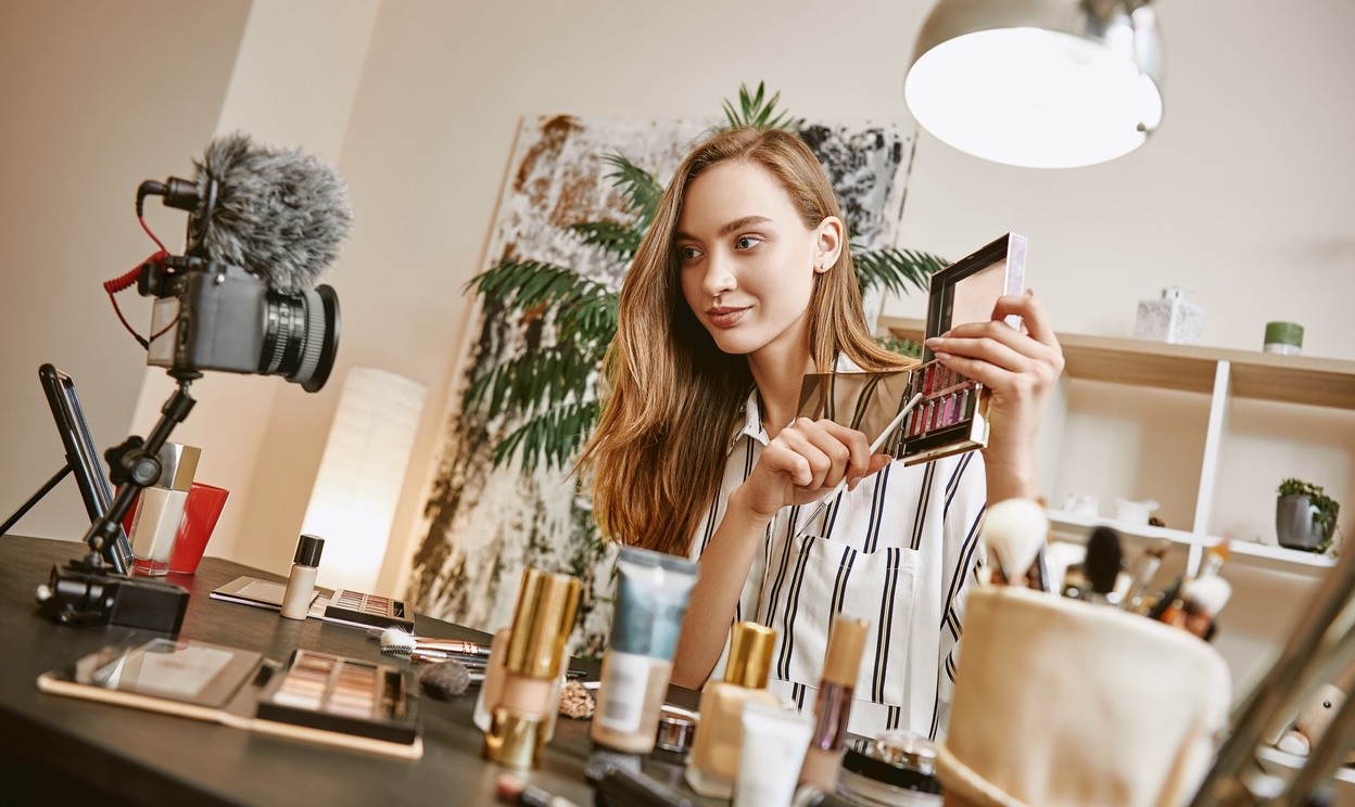 Make-up tutoriál na začátku 21. století
